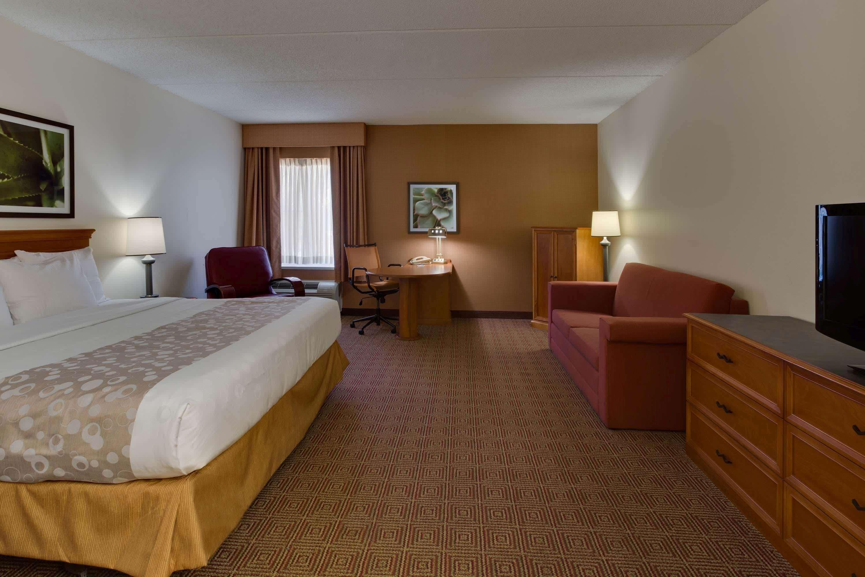 Hotel La Quinta By Wyndham East 3*